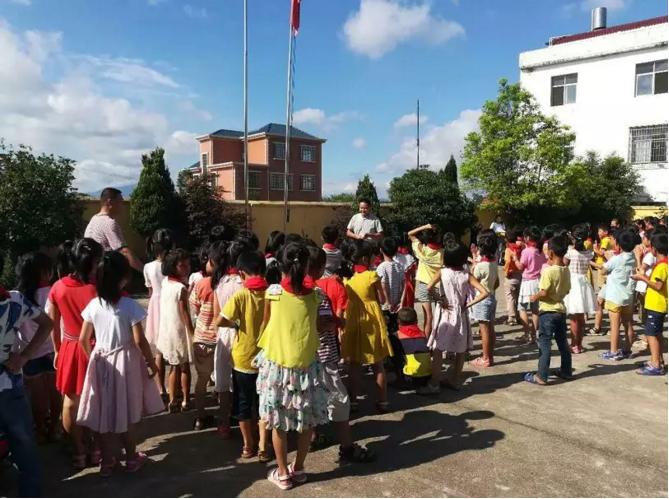 大余县小学领导最新概览